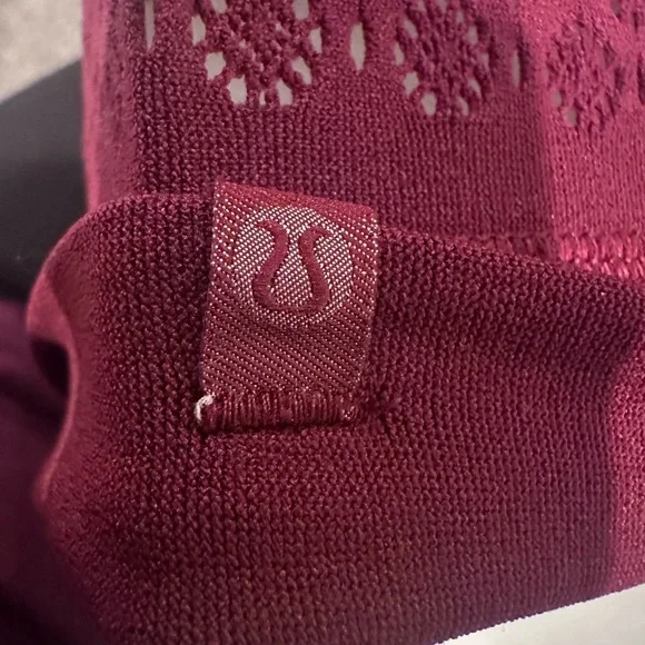 🍋 Lululemon Reveal Mindful Motion Mesh 1/2 Zip Yoga Long sleeve Top Deep Ruby - Picture 14 of 14